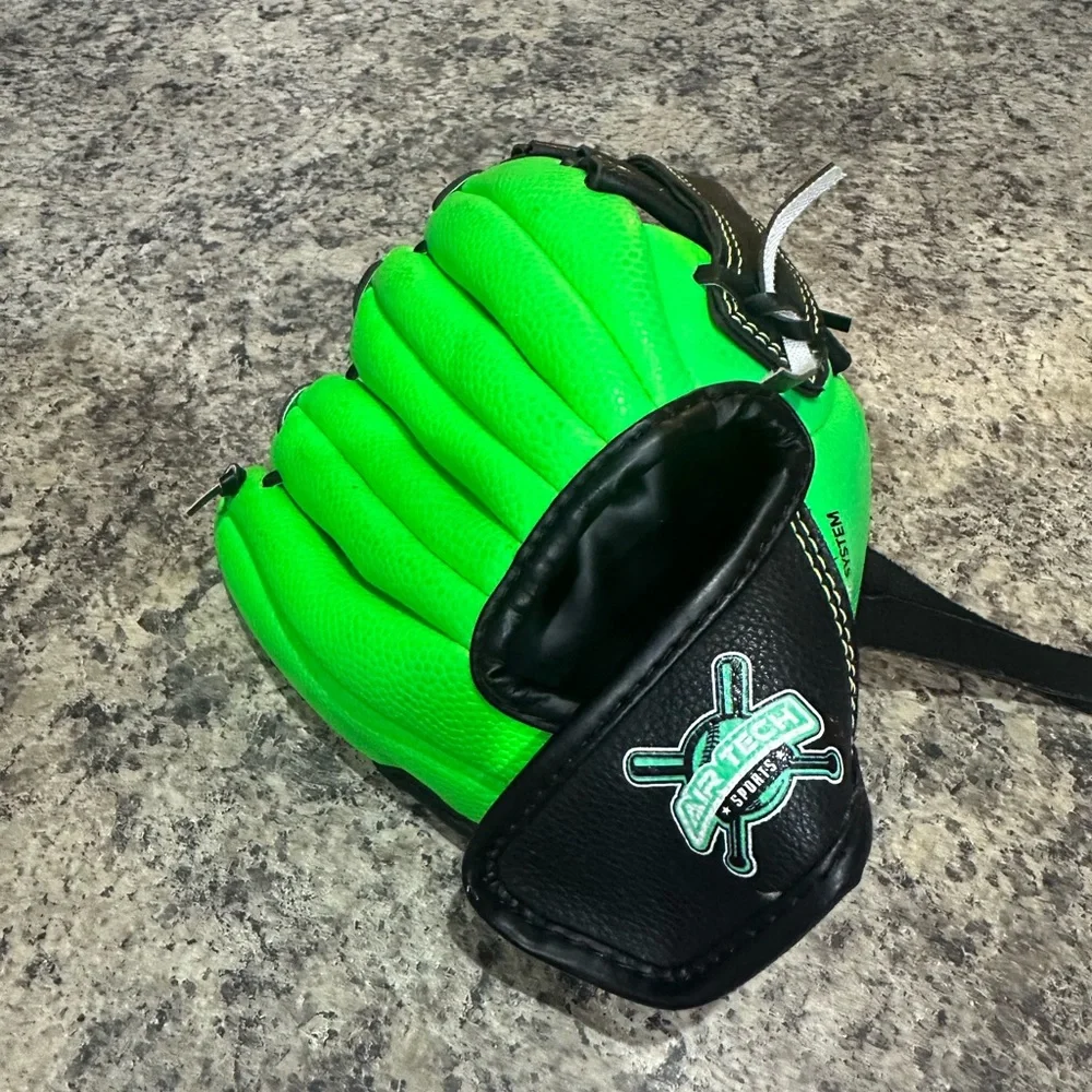 Teeball Left Hand Glove For Kids Green & Black Brand new Youth